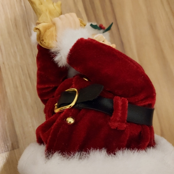 Vintage Hallmark Santa Getting Ready Christmas Eve Decorative Figurine - Picture 9 of 13
